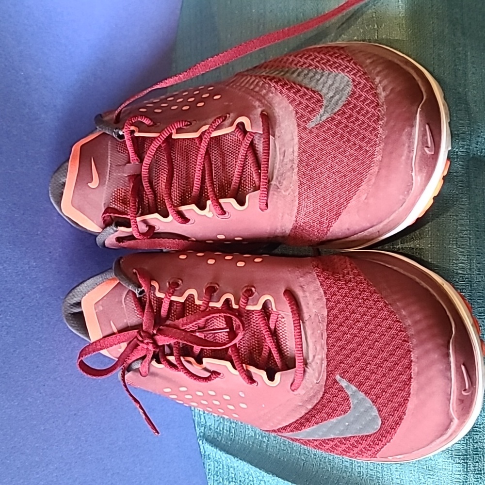 Mens running sneakers